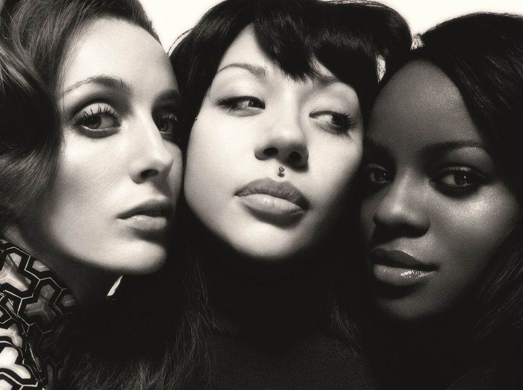 photo mutyakeishasiobhanlayingdowninsw_zps654fa876.jpg