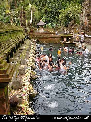 Melewati Tampak Siring, Mampir Ke Pura Tirtha Empul Melewati Tampak Siring, Mampir Ke Pura Tirtha Empul