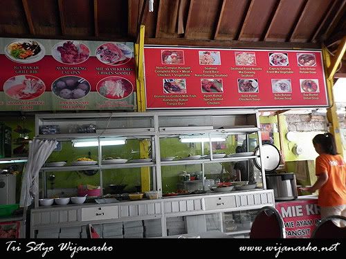 Warung Nasi HOT!! Pedasnya Tak Terkira Warung Nasi HOT!! Pedasnya Tak Terkira