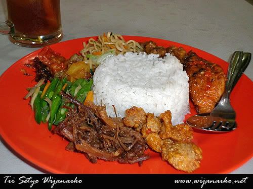Warung Nasi HOT!! Pedasnya Tak Terkira Warung Nasi HOT!! Pedasnya Tak Terkira