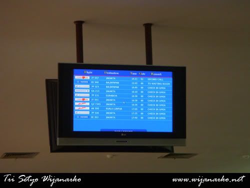 Batavia Air Boeing 737-300 Yogyakarta-Surabaya Batavia Air Boeing 737-300 Yogyakarta-Surabaya