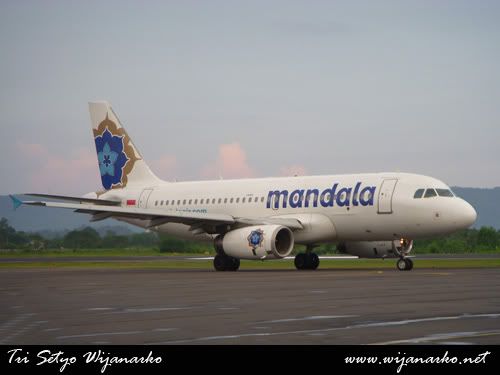Batavia Air Boeing 737-300 Yogyakarta-Surabaya Batavia Air Boeing 737-300 Yogyakarta-Surabaya