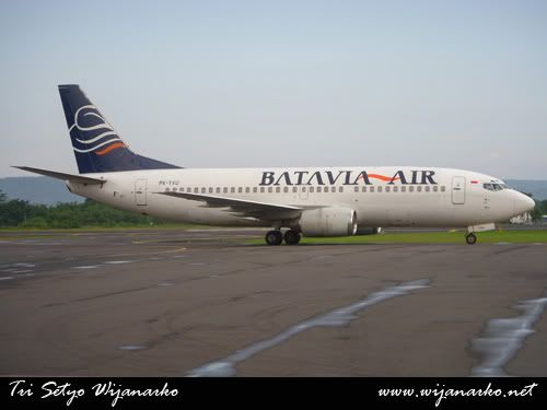Batavia Air Boeing 737-300 Yogyakarta-Surabaya Batavia Air Boeing 737-300 Yogyakarta-Surabaya