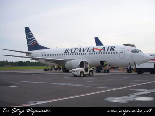 Batavia Air Boeing 737-300 Yogyakarta-Surabaya Batavia Air Boeing 737-300 Yogyakarta-Surabaya
