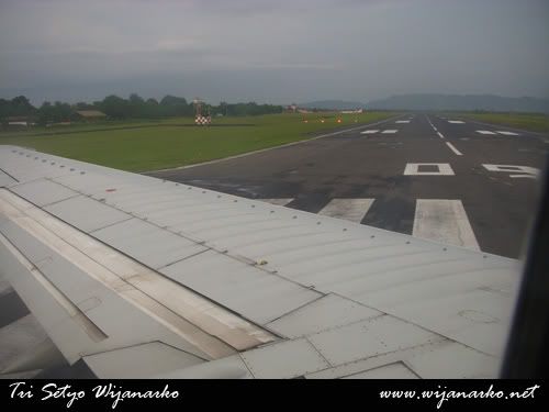 Batavia Air Boeing 737-300 Yogyakarta-Surabaya Batavia Air Boeing 737-300 Yogyakarta-Surabaya
