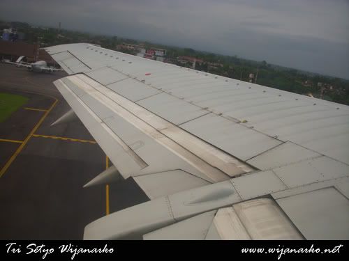 Batavia Air Boeing 737-300 Yogyakarta-Surabaya Batavia Air Boeing 737-300 Yogyakarta-Surabaya