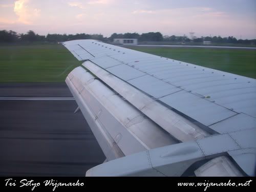 Batavia Air Boeing 737-300 Yogyakarta-Surabaya Batavia Air Boeing 737-300 Yogyakarta-Surabaya