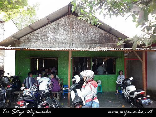Waktunya Kuliner: Sate Goreng Kronggahan & Kupat Tahu Monjali Waktunya Kuliner: Sate Goreng Kronggahan & Kupat Tahu Monjali