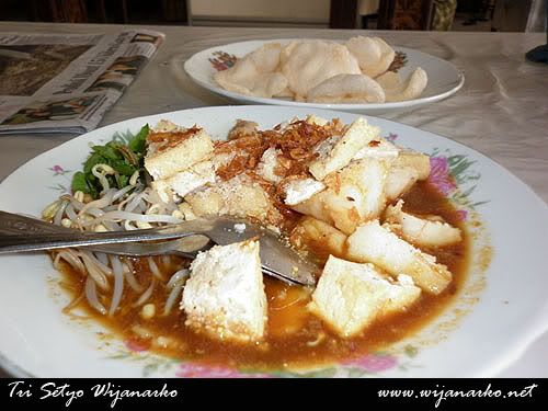Waktunya Kuliner: Sate Goreng Kronggahan & Kupat Tahu Monjali Waktunya Kuliner: Sate Goreng Kronggahan & Kupat Tahu Monjali