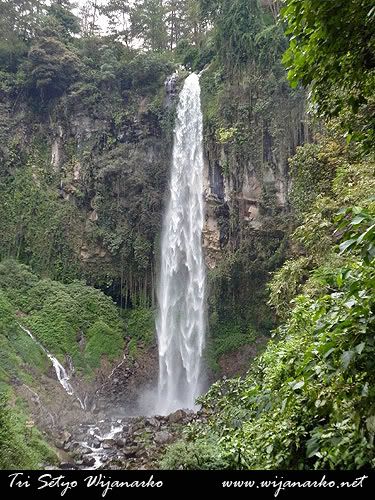 Air Terjun Grojogan Sewu Di Tawangmangu Air Terjun Grojogan Sewu Di Tawangmangu