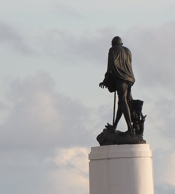 gandhi statue marina