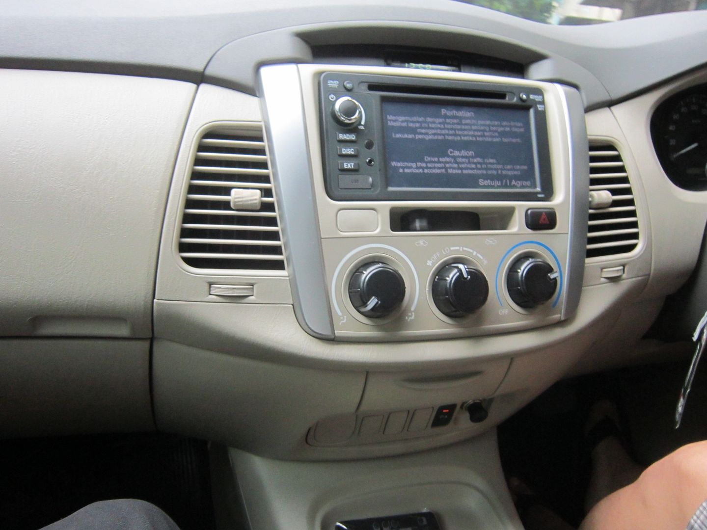 Mobil tyt innova matic/manual bensin/diesel tanpa/dgn 