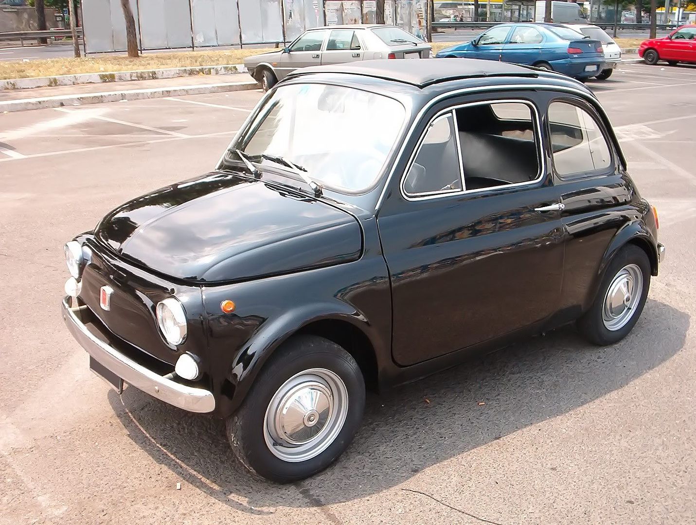 1965_black_Fiat_500.jpg